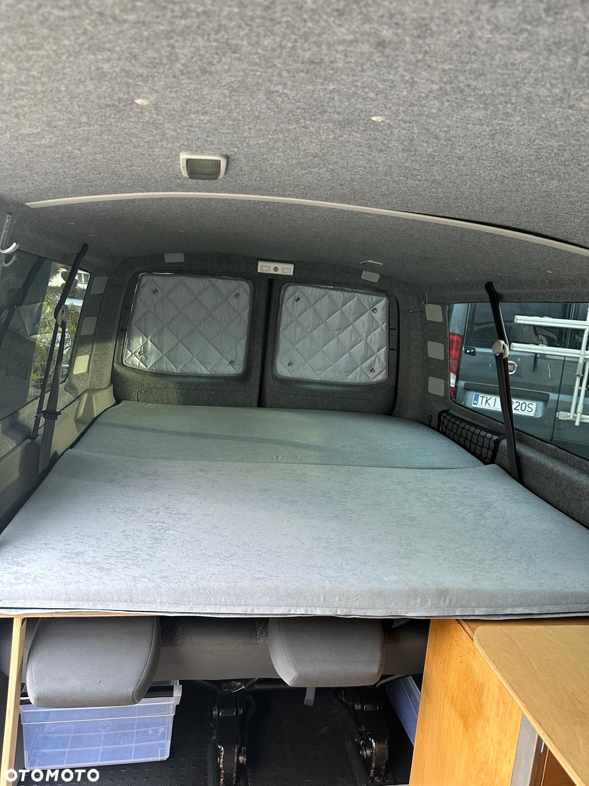 Volkswagen Transporter T5 TDI L2H1 - 16