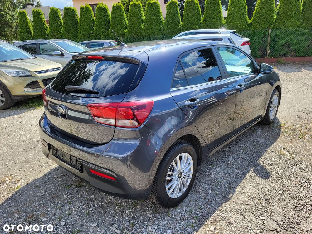 Kia Rio 1.4 L - 6
