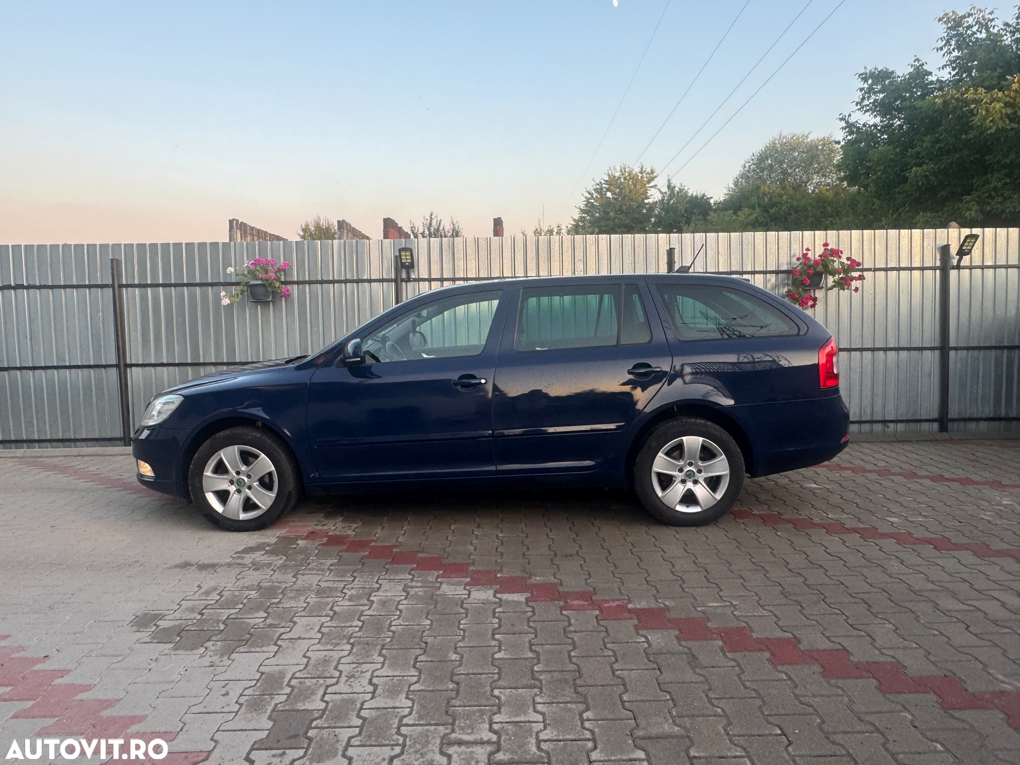 Skoda Octavia Combi 2.0 TDI Ambiente DSG - 13