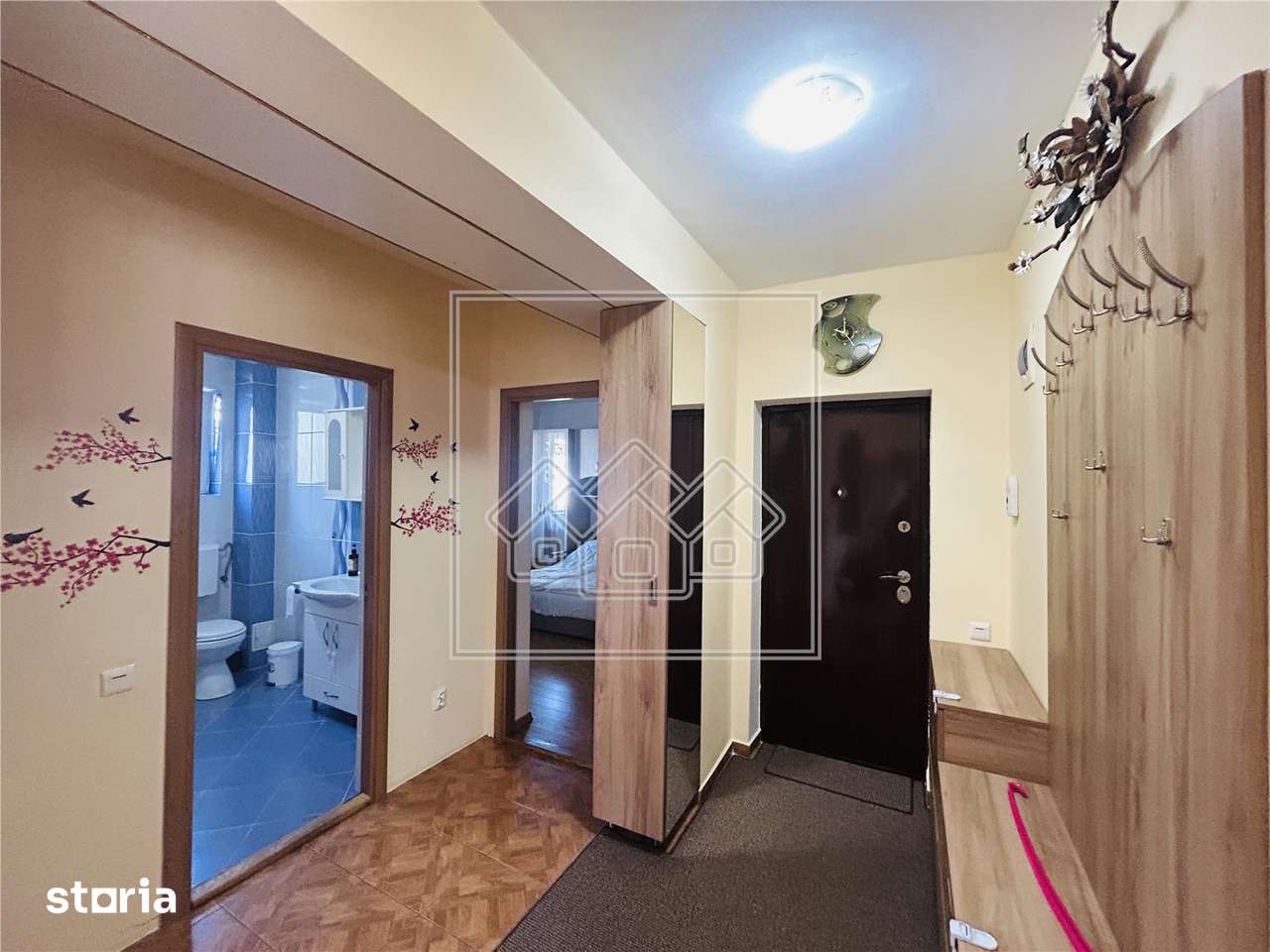 Ap spatios, 3 camere, 2 balcoane, loc de parcare , etaj 1 - Turnisor — fotografia 3