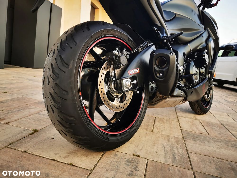 Suzuki GSX - 18