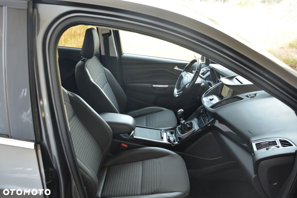 Ford Kuga 2.0 TDCi 2x4 Titanium - 18