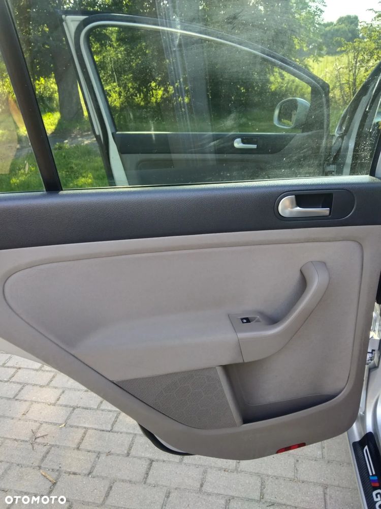 Volkswagen Golf Plus 1.6 TDI Comfortline - 16