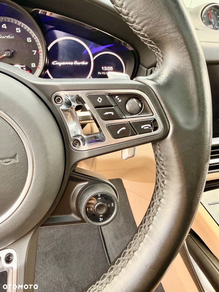 Porsche Cayenne - 32