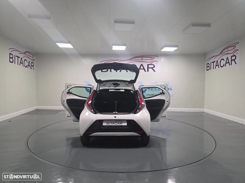 Toyota Aygo 1.0 X-Play Plus MM - 21