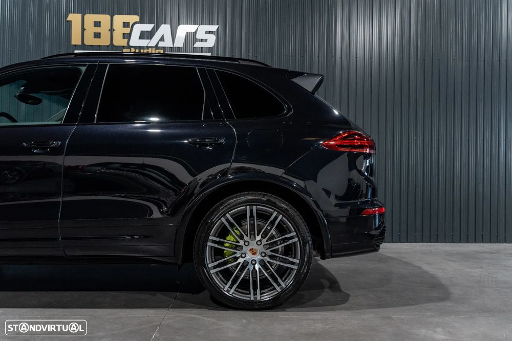 Porsche Cayenne S E-Hybrid - 32