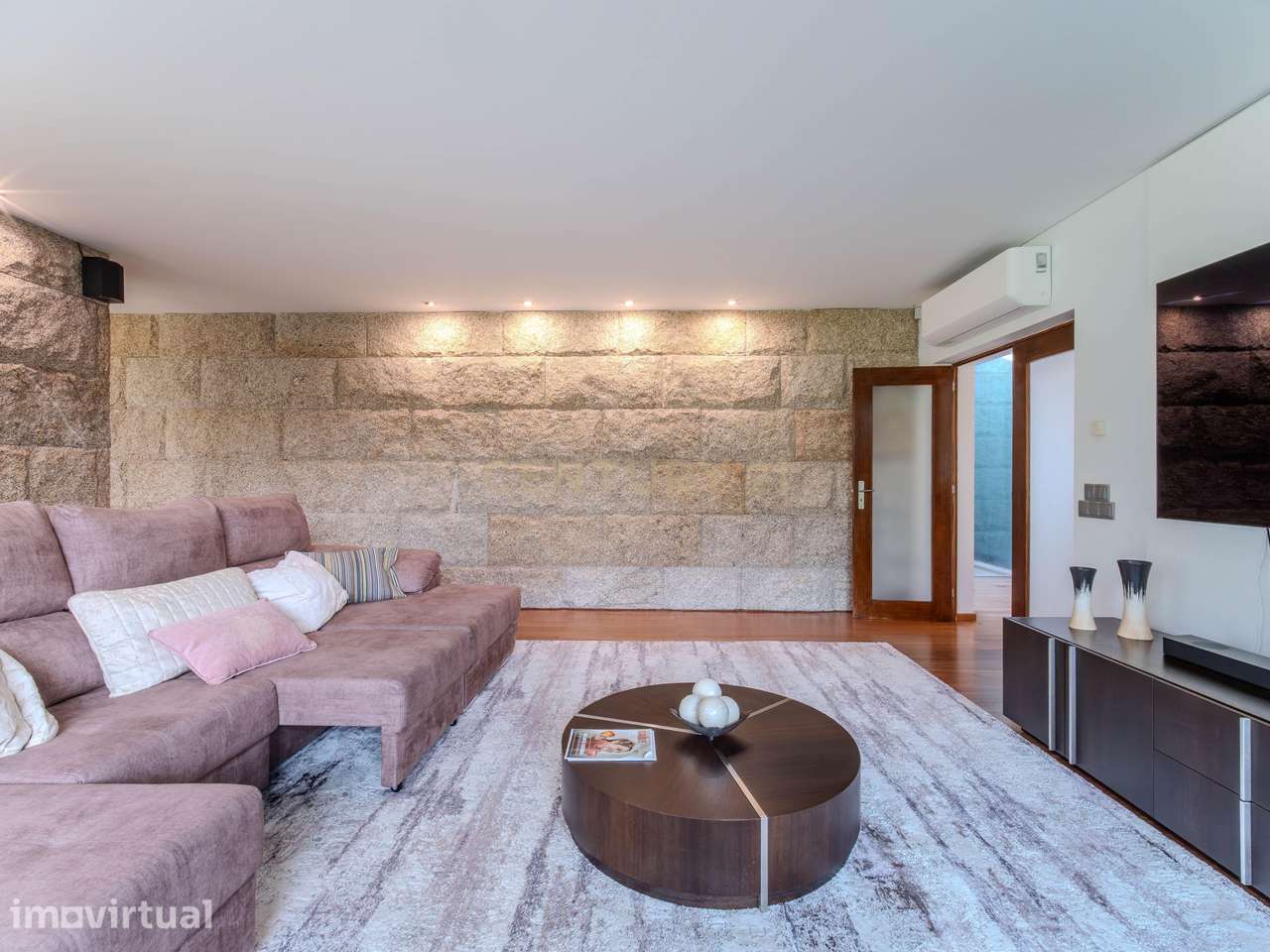Moradia V3 de Luxo com Piscina Aquecida e 3.975 m² de Jardim (Famalicã - Grande imagem: 4/33