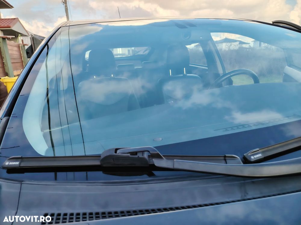 Toyota Prius Sol - 11