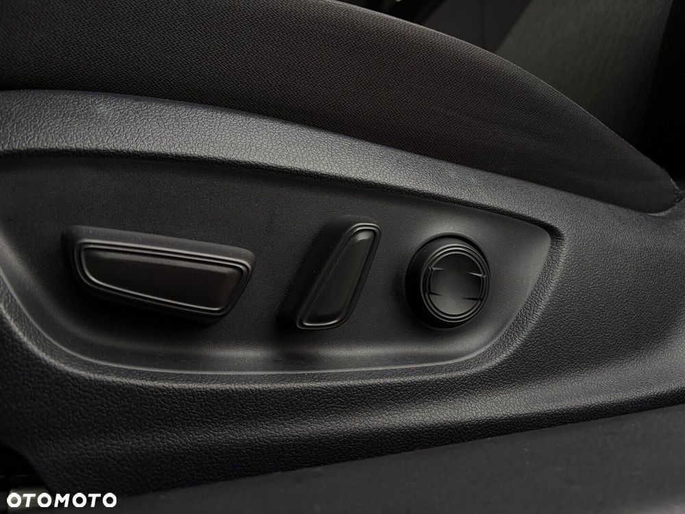 Toyota Camry 2.5 Hybrid Comfort CVT - 23