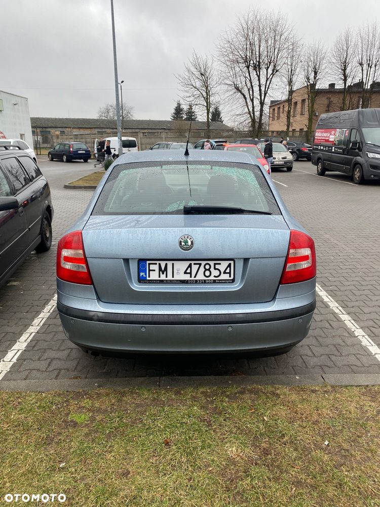 Skoda Octavia 1.6 Ambiente - 4