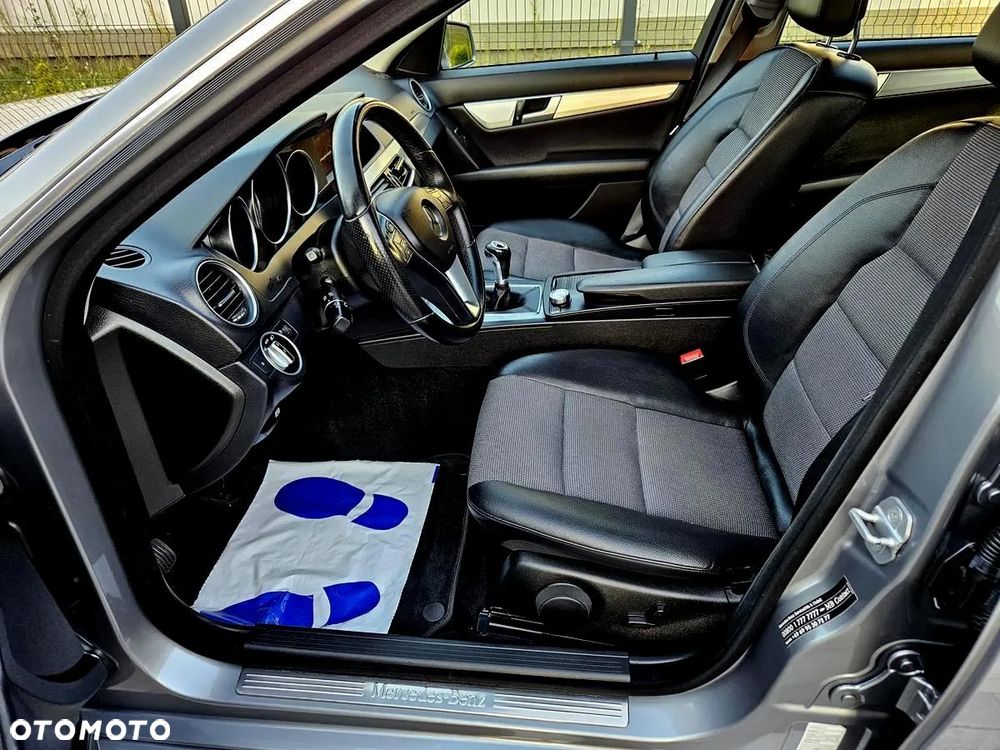 Mercedes-Benz Klasa C 180 BlueEFFICIENCY Avantgarde - 19