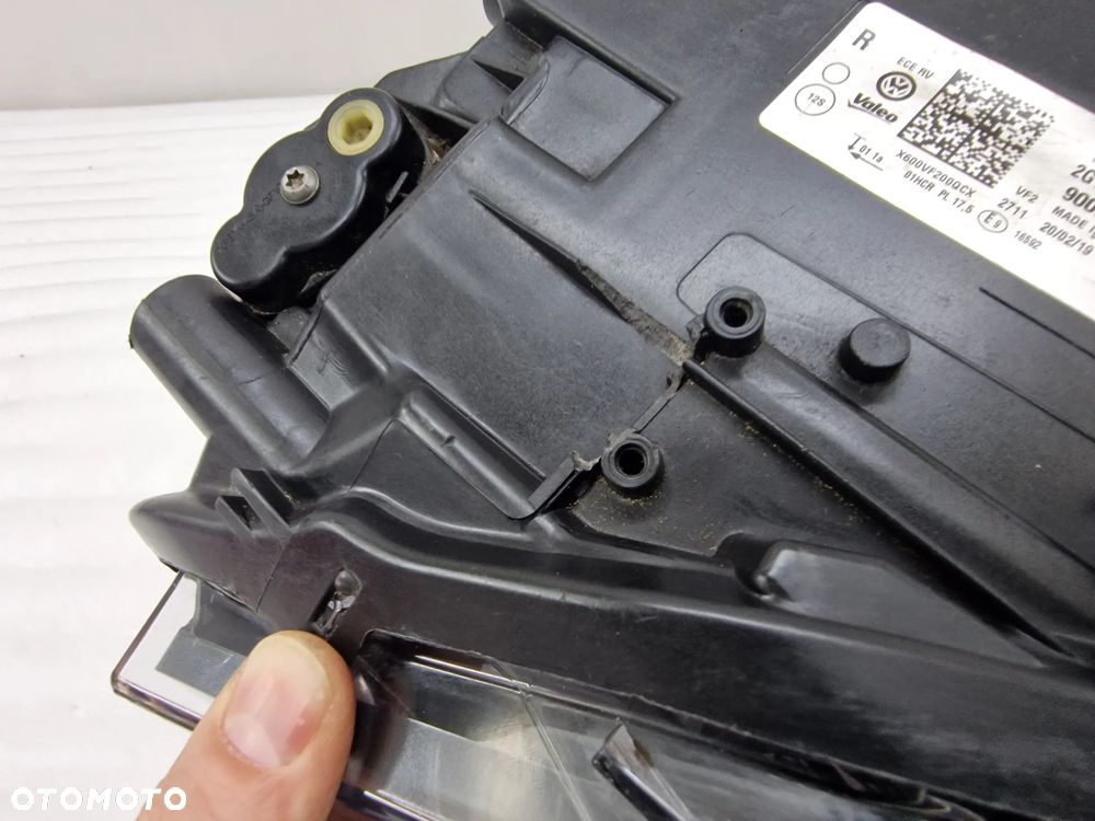 VW POLO 2G VI 17- PRAWA LAMPA PRZEDNIA PRZÓD , NR 2G1941006 , NR AUKCJI LL616 - 9