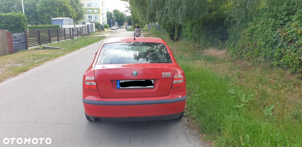 Skoda Octavia 1.6 Ambiente - 11