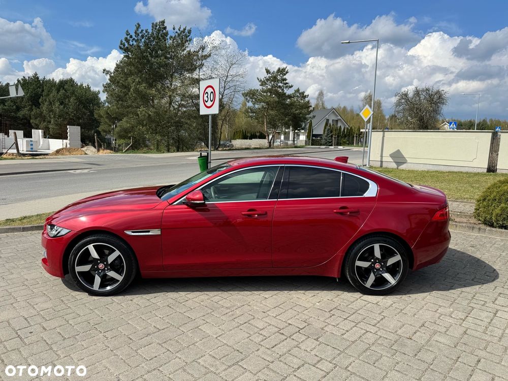 Jaguar XE ver-2-0-d-awd-portfolio - 8