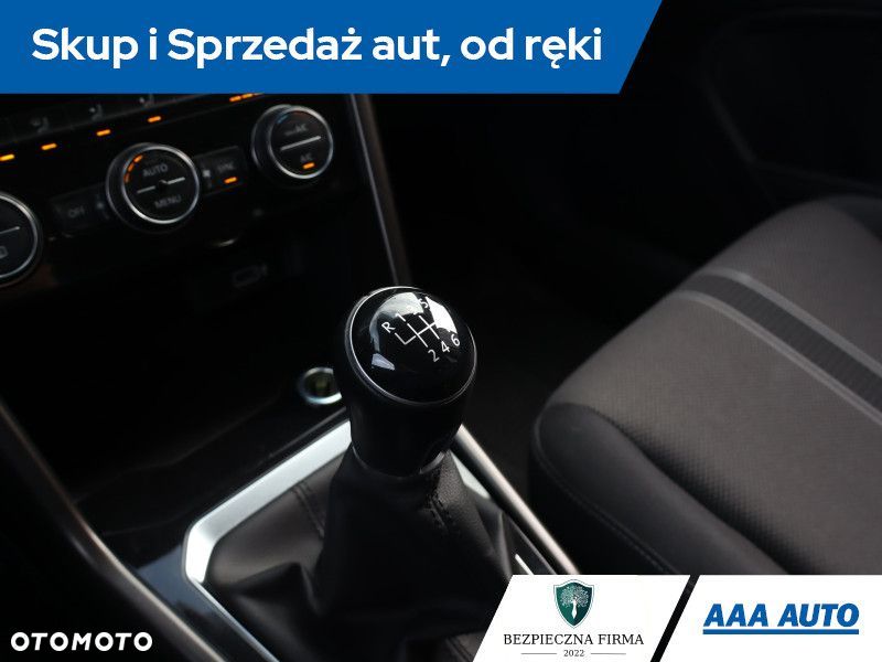 Volkswagen T-Roc - 15
