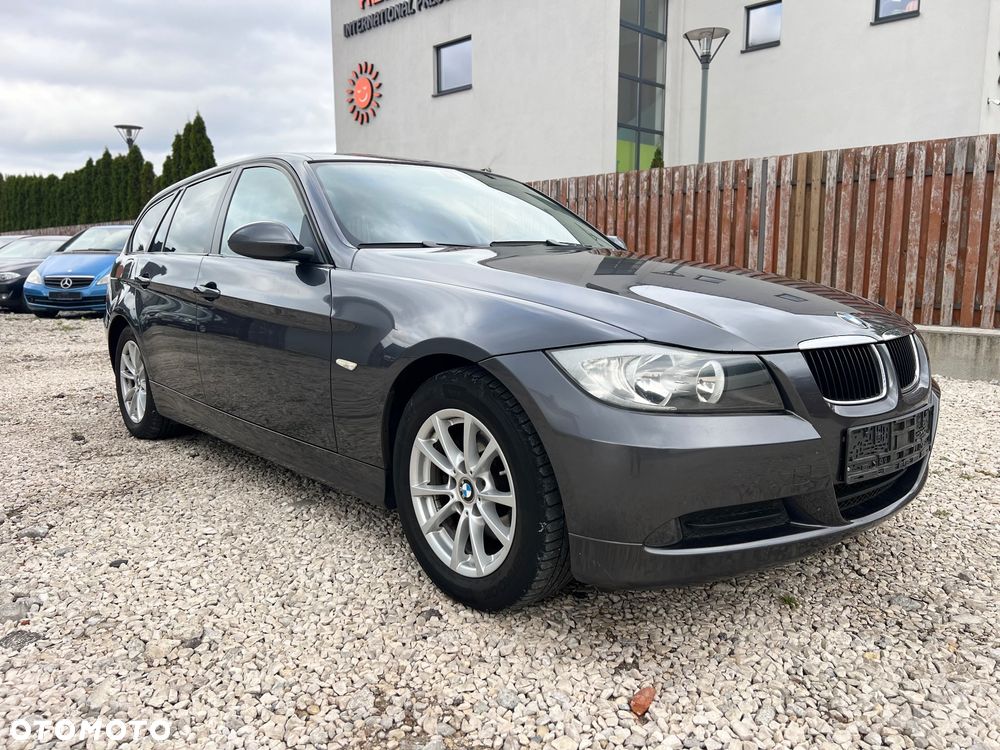 BMW Seria 3 318i Touring - 4