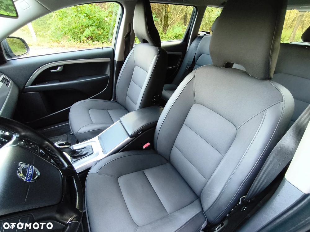 Volvo V70 D3 Momentum - 12