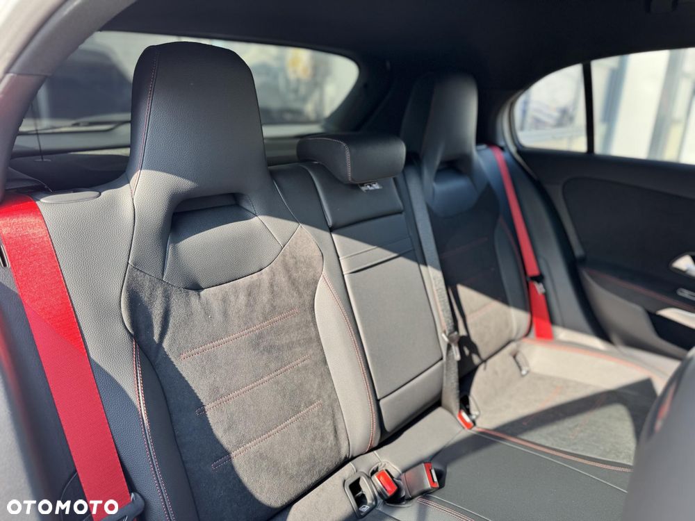 Mercedes-Benz Klasa A AMG 35 4Matic AMG Speedshift DCT 7G - 14