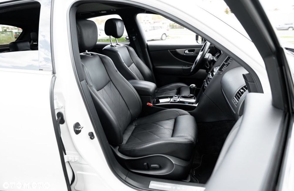 Infiniti QX70 3.0d S - 26