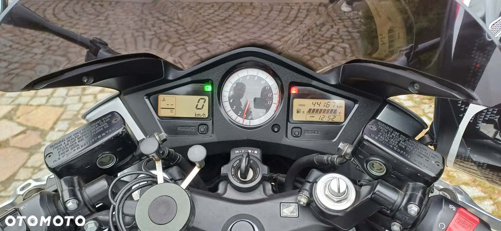 Honda VFR - 3