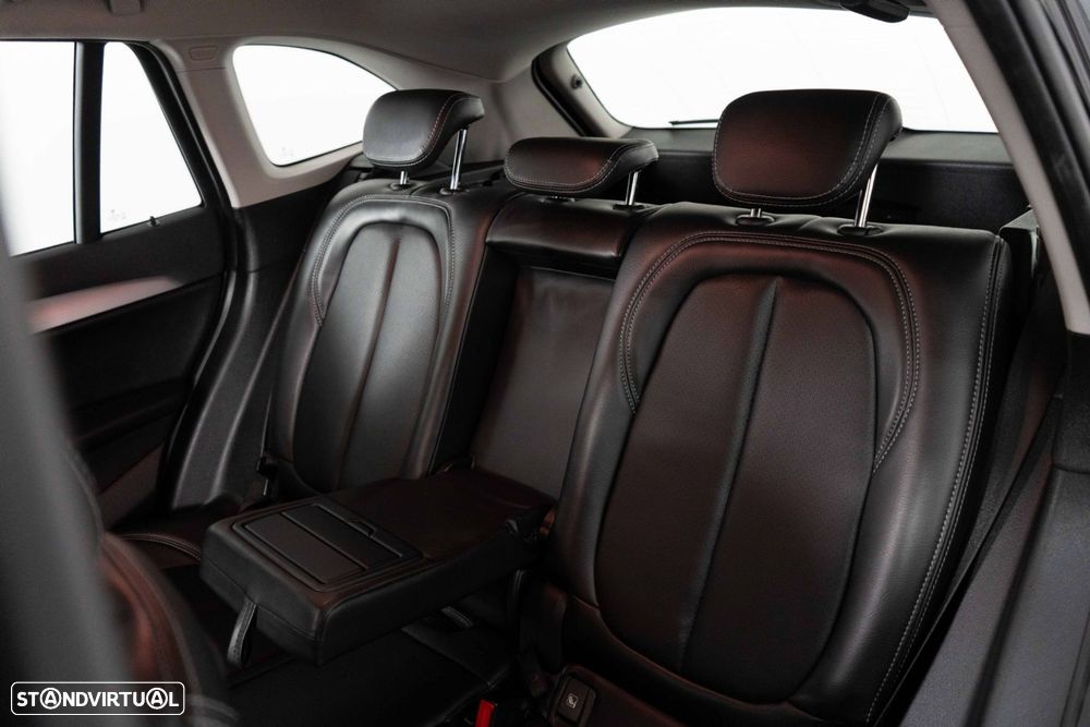 BMW X1 25 e xDrive Corporate Edition - 10