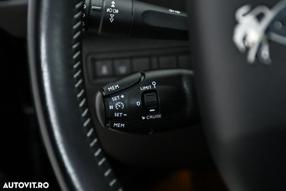 Peugeot 308 1.2 e-THP STT Allure - 24