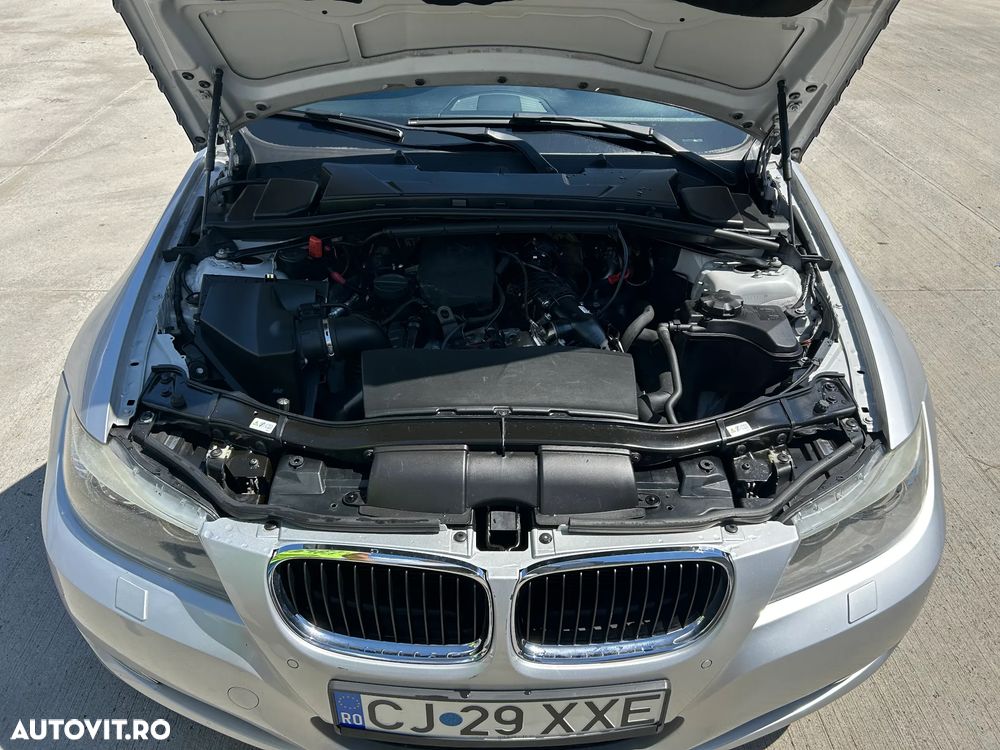 BMW Seria 3 318d Sport Line - 12