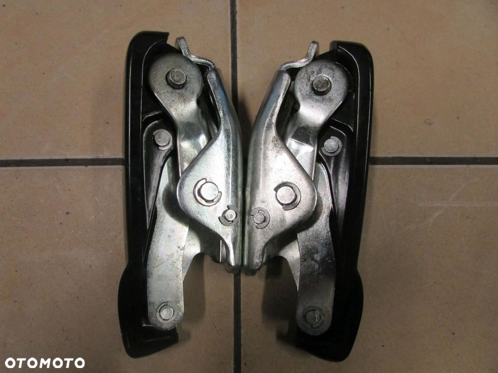 Vespa GTV 300 hpe 2024 podnóżki pasażera - 1