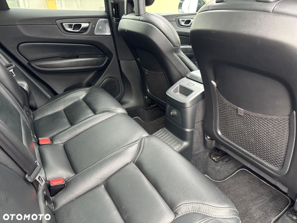 Volvo XC 60 T8 AWD Plug-In Hybrid R-Design - 16