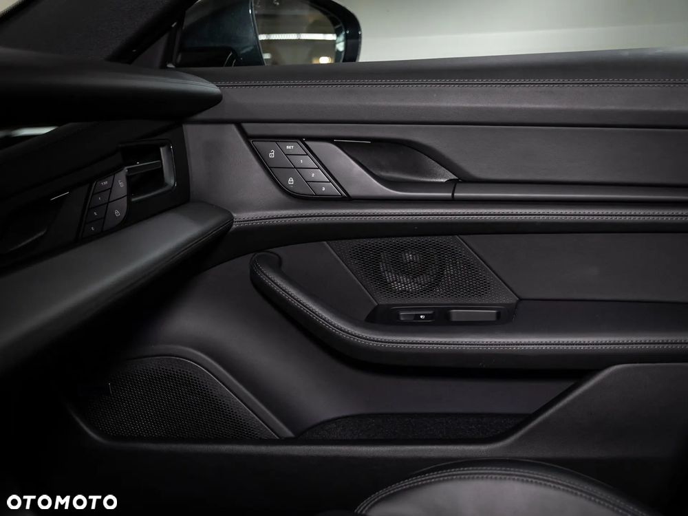 Porsche Taycan 4S - 18