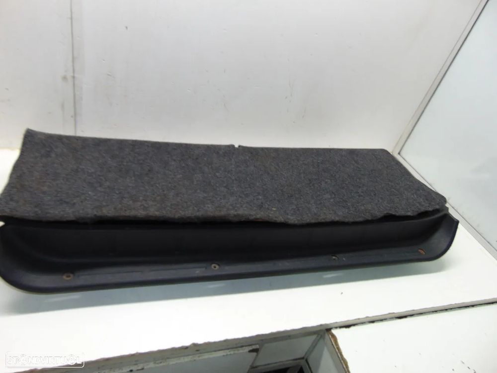 Mitsubishi Pajero caixa arrumos mala