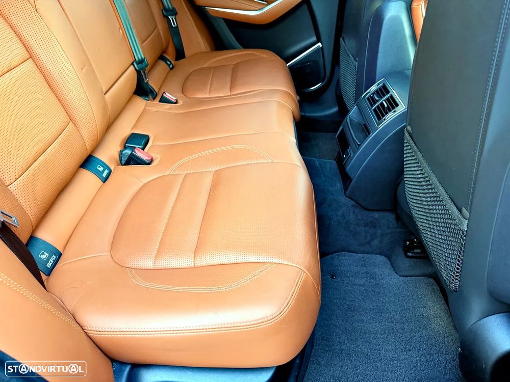 Jaguar F-Pace 2.0 P400e AWD R-Dynamic HSE - 31