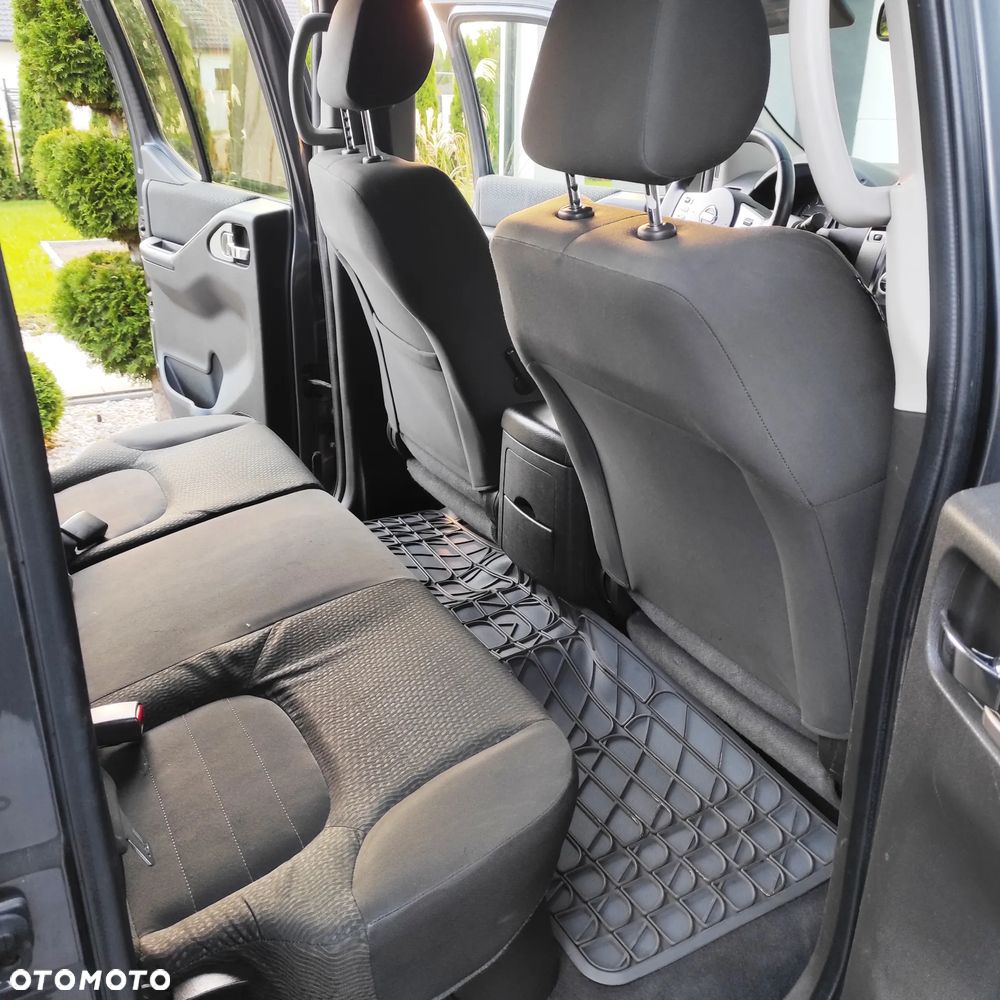 Nissan Navara 2.5 D Platinum - 27