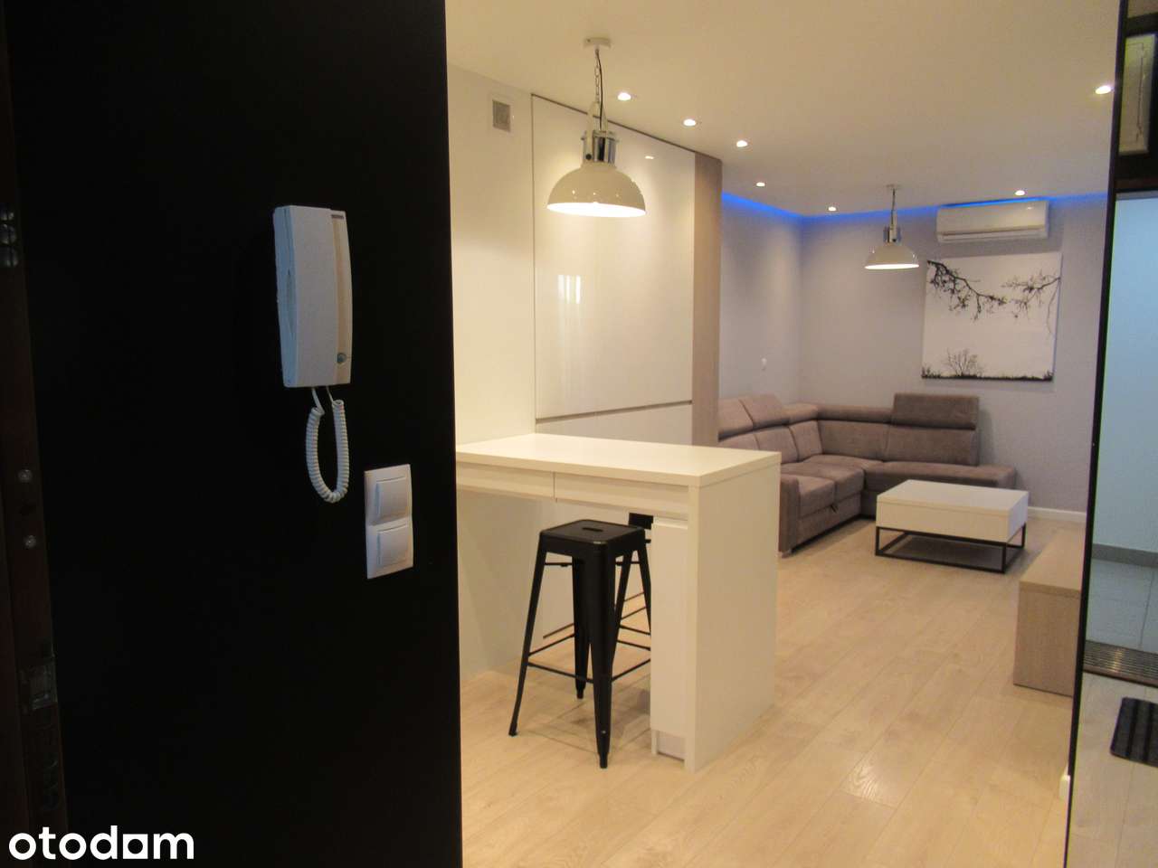 Komfortowy apartament  36m2 z klimatyzacją , garażem, balkonem/centrum