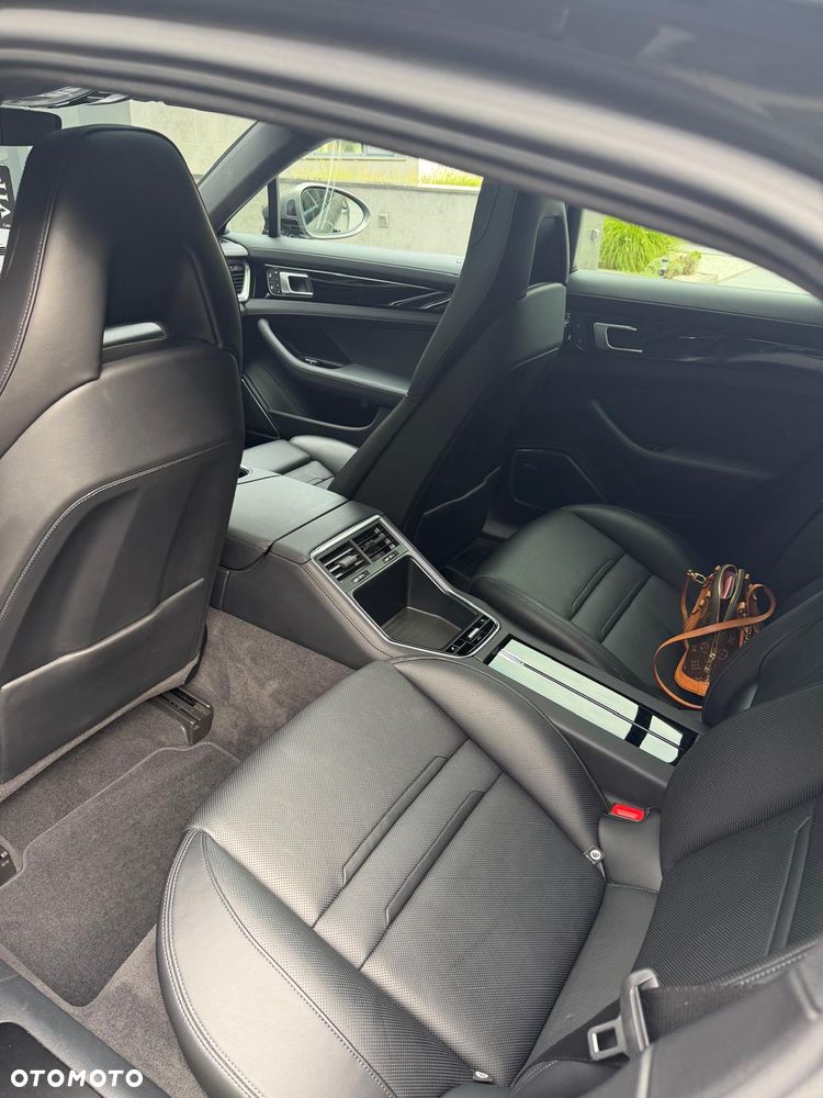 Porsche Panamera 4 E-Hybrid - 6