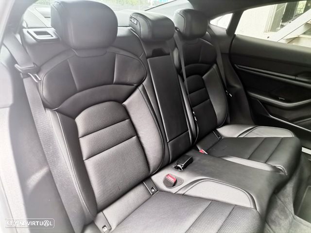 Porsche Taycan 4S - 13