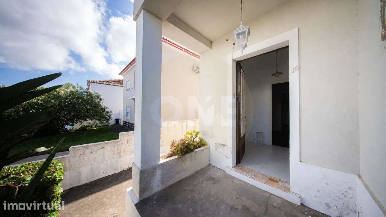Moradia T3 com Jardim e Anexo-Espaço e Potencial no Coração da Cidade - Grande imagem: 2/38