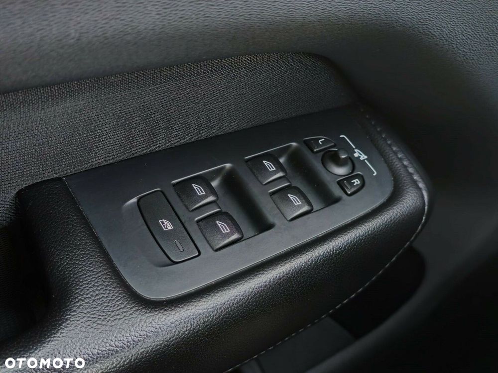 Volvo XC 60 T4 Momentum Pro - 27