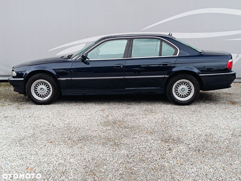BMW Seria 7 750i - 17
