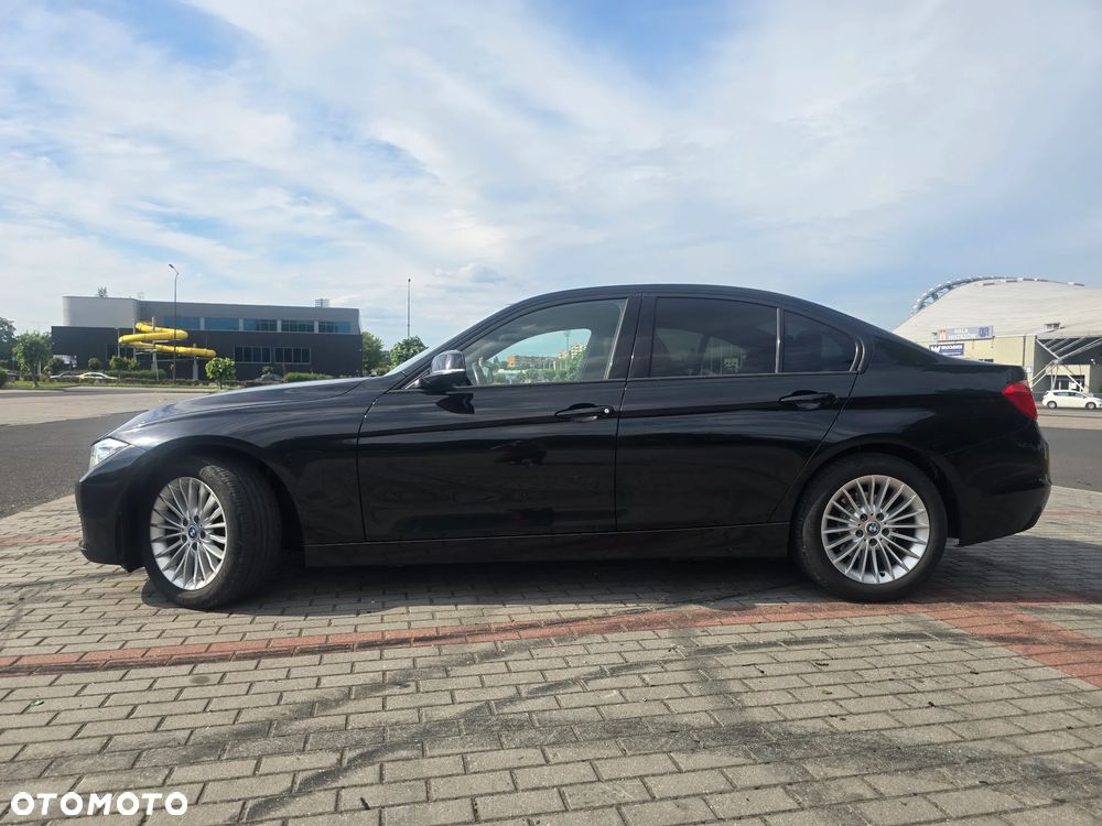 BMW Seria 3 318d DPF Edition Sport - 10