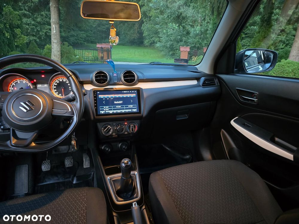 Suzuki Swift 1.2 Premium - 11