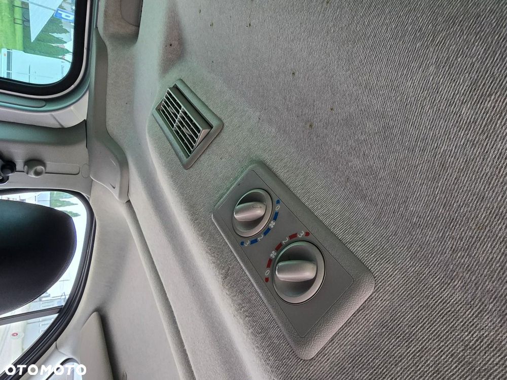 Renault Trafic - 23
