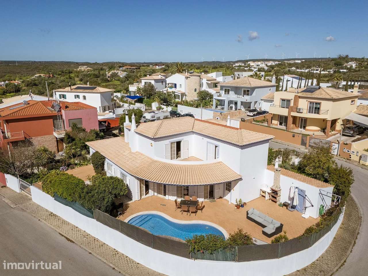 MORADIA DE 3 QUARTOS COM PISCINA E GARAGEM EM ALMADENA, PARA VENDA - Grande imagem: 2/40