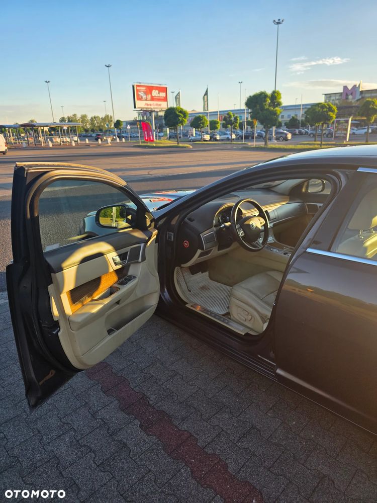Jaguar XF 3.0 V6 D Premium Luxury - 24
