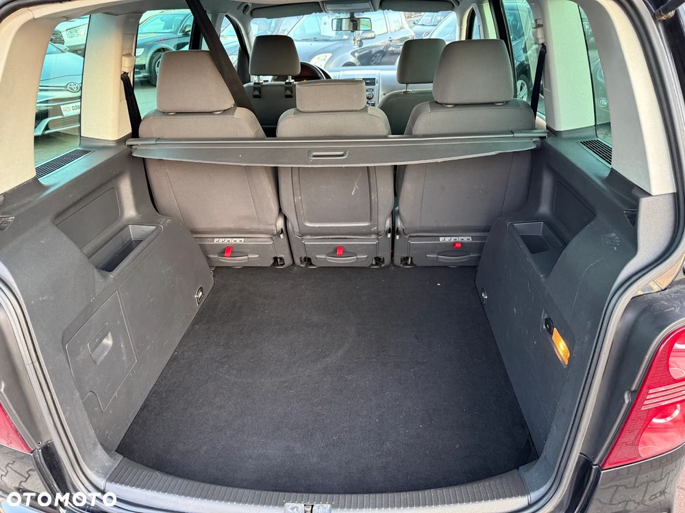 Volkswagen Touran 2.0 TDI DSG United - 21