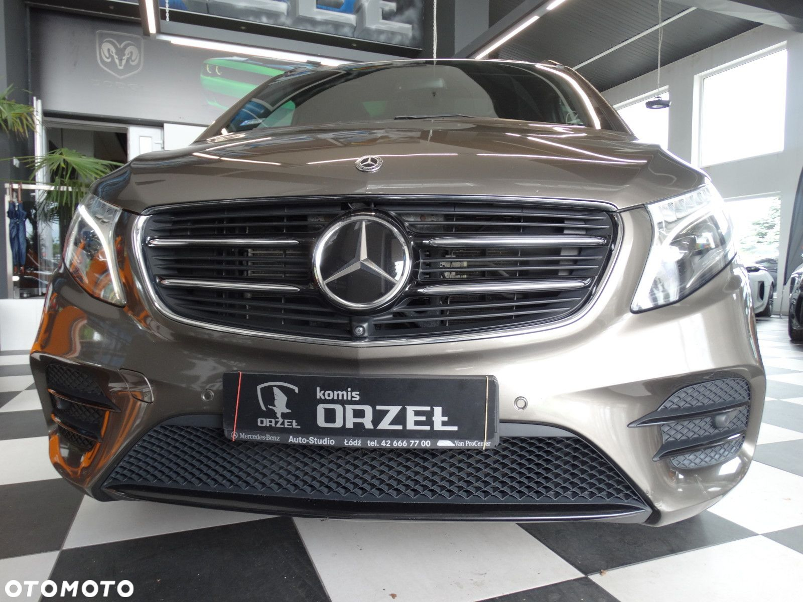 Mercedes-Benz Klasa V - 8
