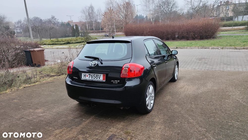 Toyota Auris 2.2 D-4D D-CAT - 24