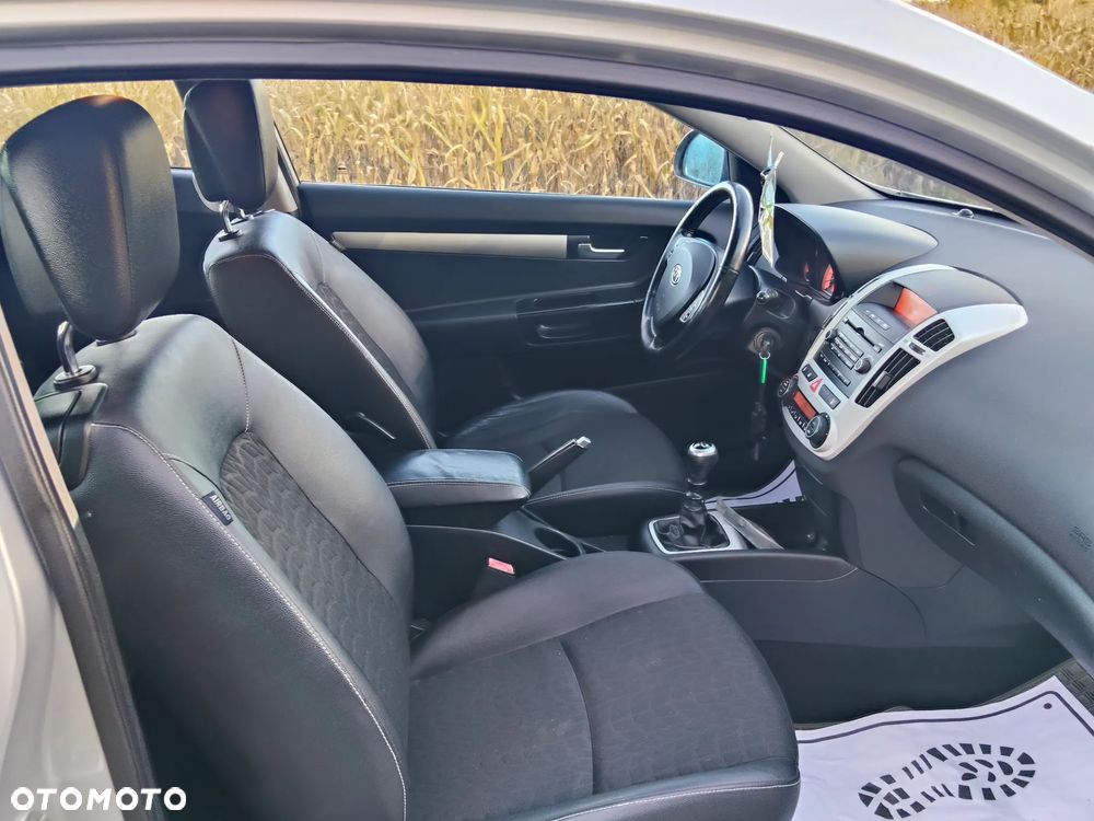 Kia Ceed - 32