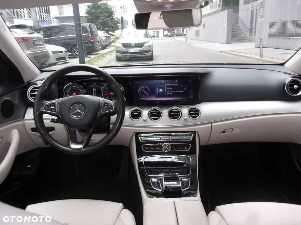 Mercedes-Benz Klasa E 220 d 4-Matic 9G-TRONIC - 17