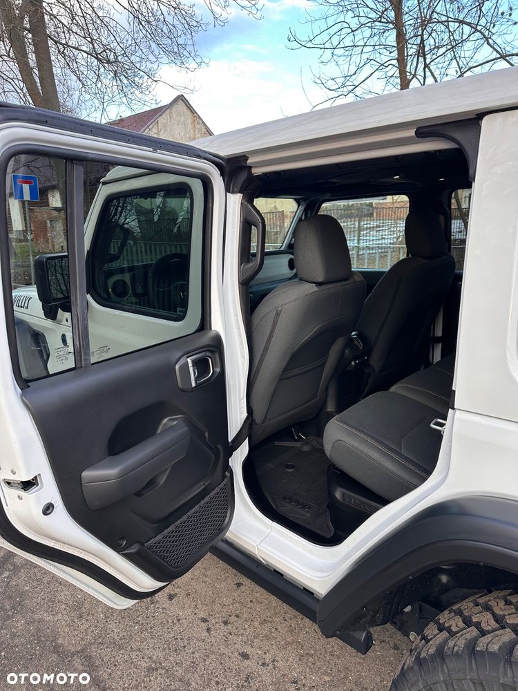 Jeep Wrangler - 27